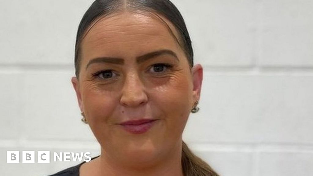 Cost of living Hairdresser's free cuts as school prices bite BBC News