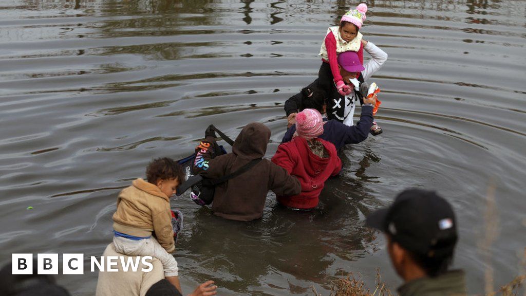 US troops accused of ignoring migrant river pleas