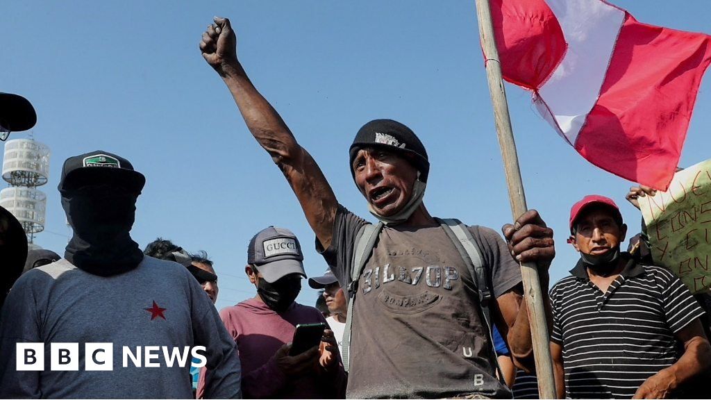 Peru inflation: Civilians and police clash in Peru protests