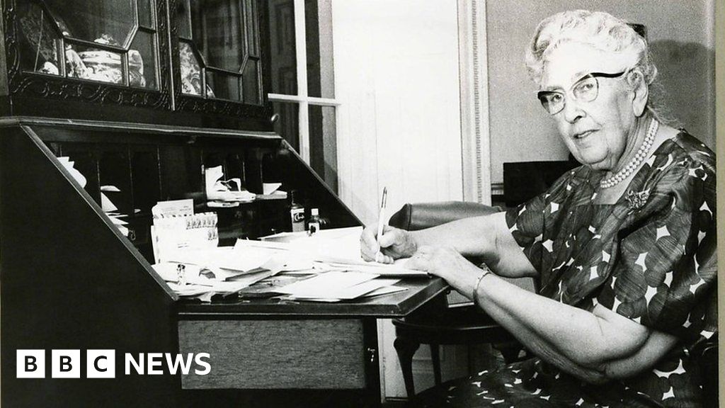 Agatha Christies Private Photo Collection Revealed Bbc News 