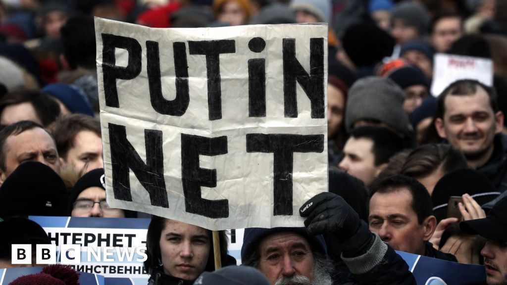 Russia freedom Thousands protest against cybersecurity bill