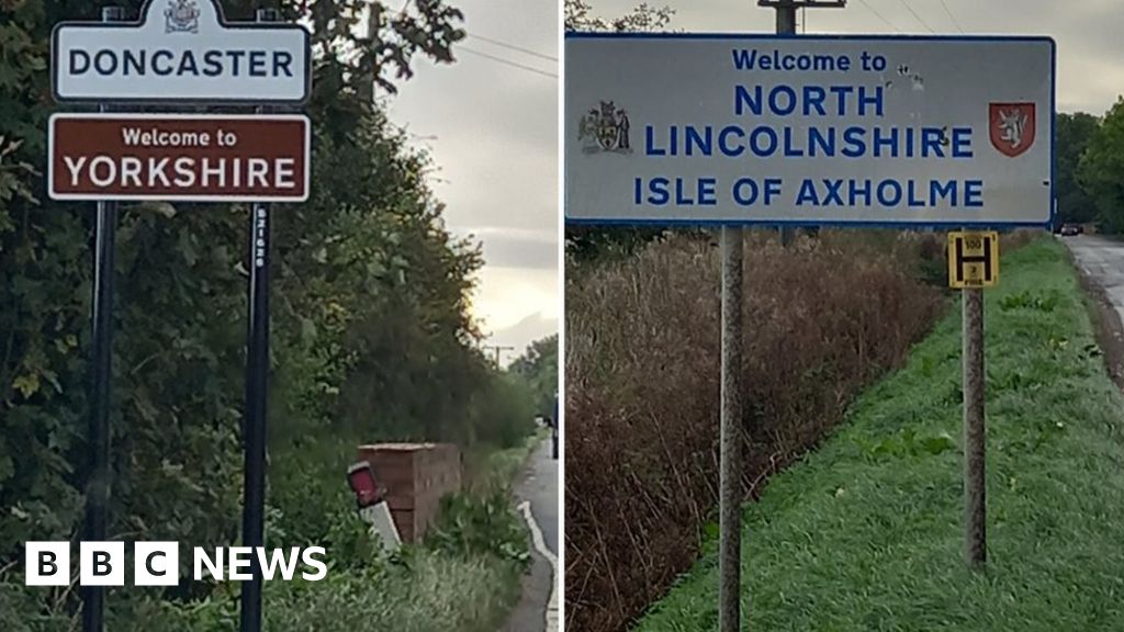 Road sign bungle sees Yorkshire sign erected in Lincolnshire photograph