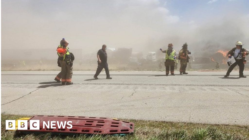 Illinois dust storm: Six killed after major highway pile-up - BBC News