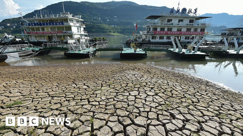 Signs of record drought along China’s longest river