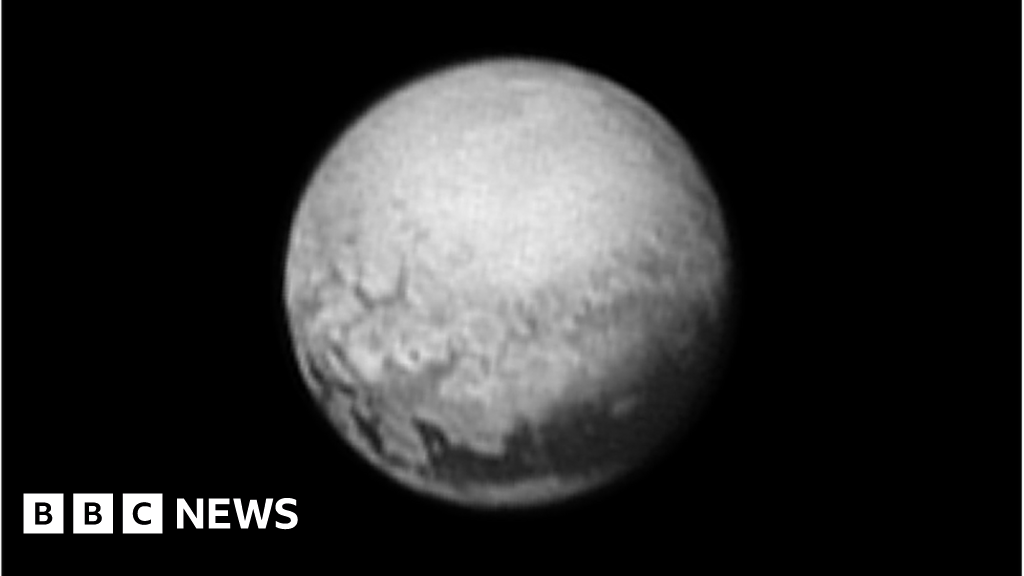 New Horizons Pluto S Surface Sharpens For Nasa Probe Bbc News