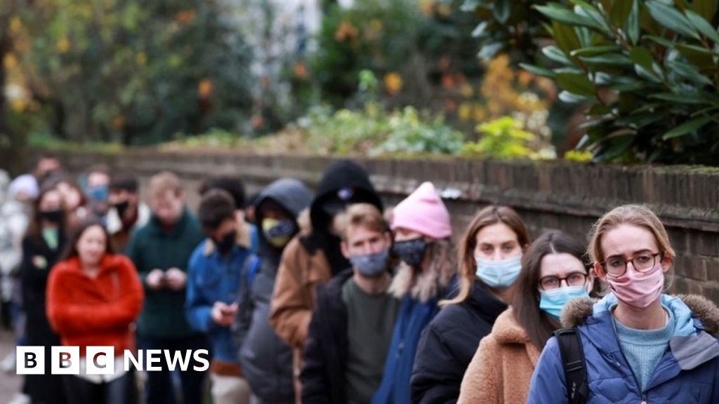 Covid: Omicron hospital cases could surge, warns Whitty