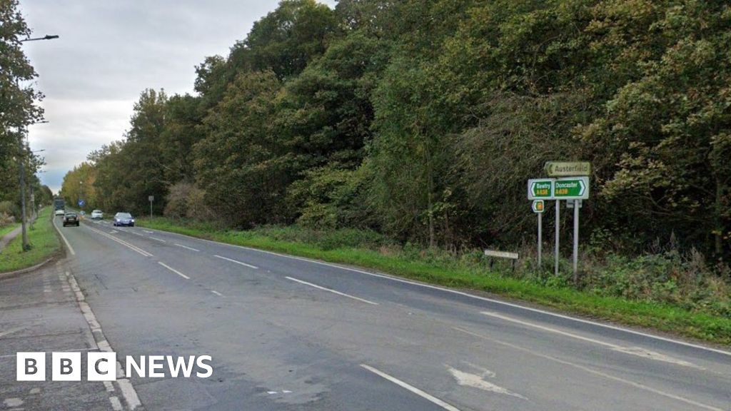 Bawtry Crash: Driver Dies When Car Hits Tree - Bbc News