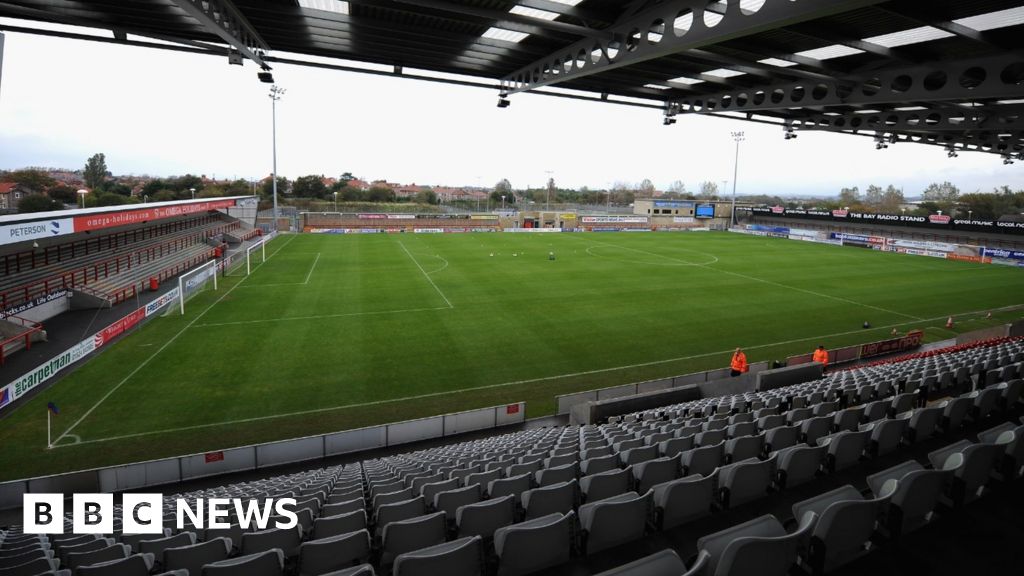 Plymouth Argyle fans miss Morecambe game after traffic chaos - BBC News