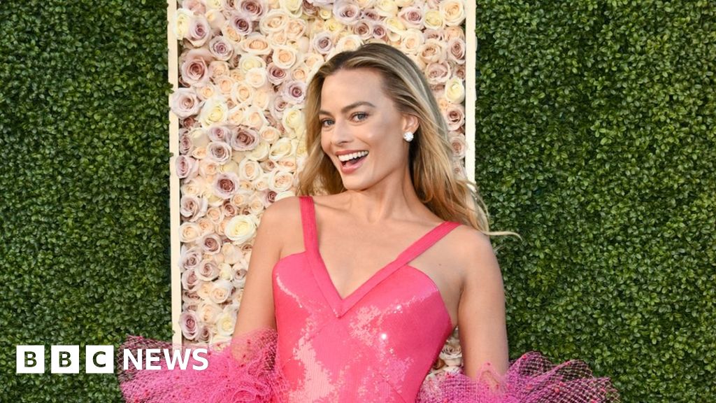 Margot Robbie, Barry Keoghan and more on Golden Globes red carpet