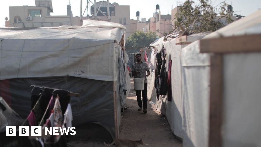 Khan Yunis: Las Naciones Unidas dicen que 12 personas murieron en un refugio en Gaza mientras los combates se intensificaban
