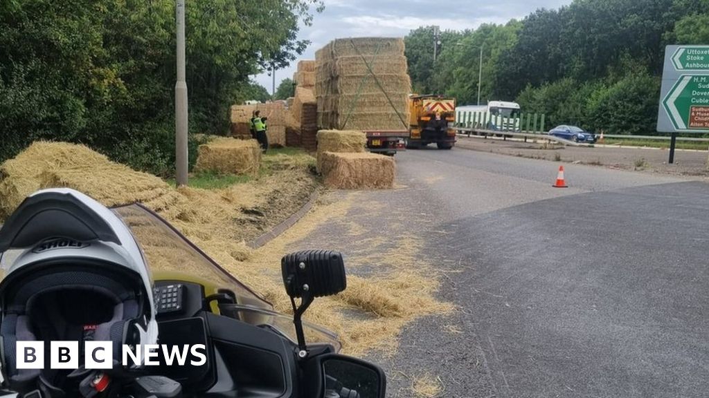 Tenmile tailbacks after lorry loses hay bales on A50 in Derby