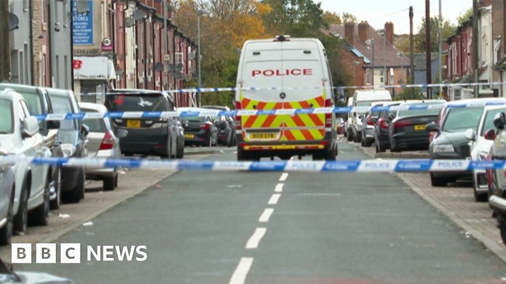 Birmingham Murder Arrests After Man Found Stabbed In Street    131623259 De27 1 