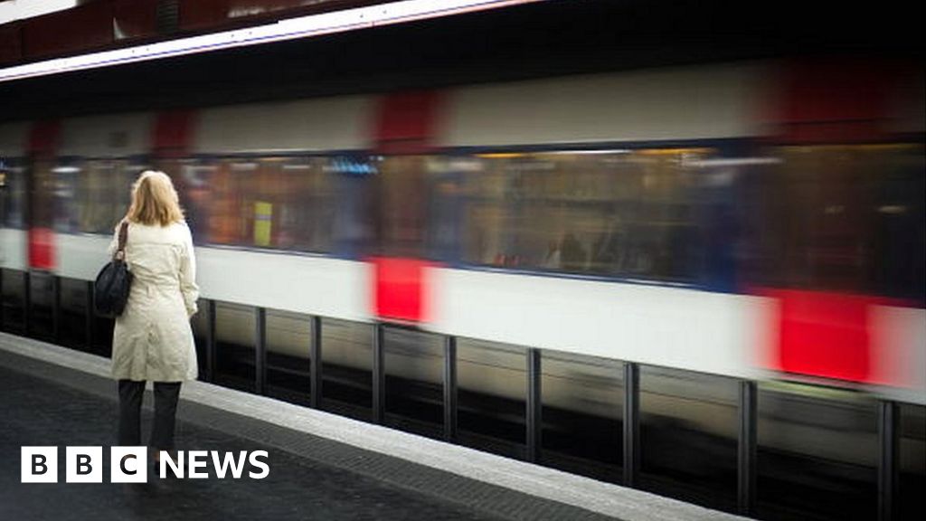 Baby born on Paris train gets free rides