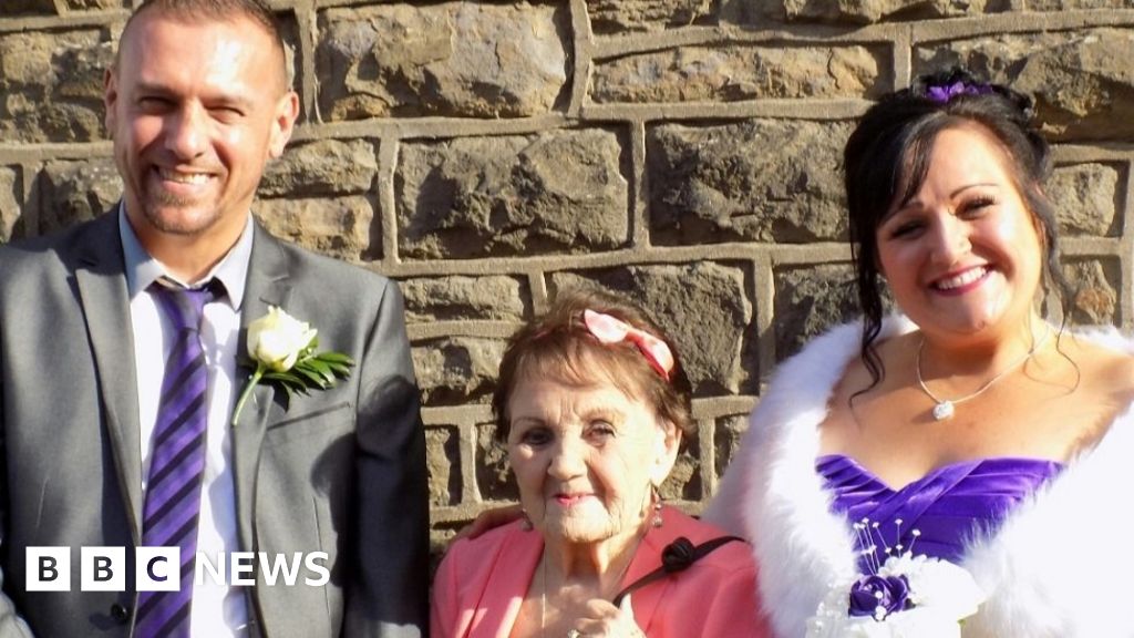 Covid Weddings No Light At End Of Tunnel For Wedding Businesses Bbc News