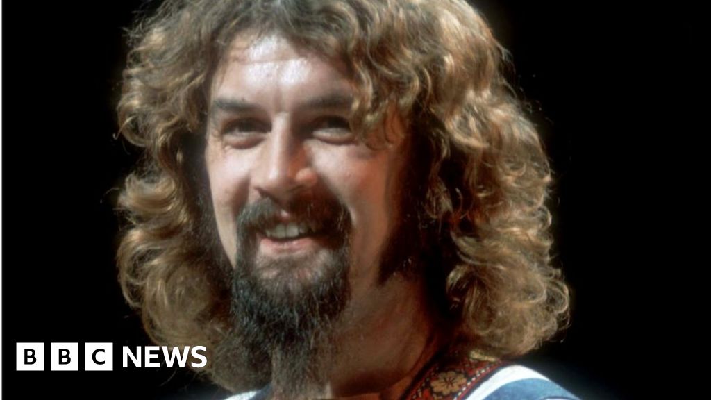 Billy Connolly plays 'love letter' at age 80