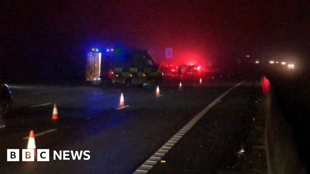 M25 Closed For Five Hours After Man Dies In Crash - BBC News