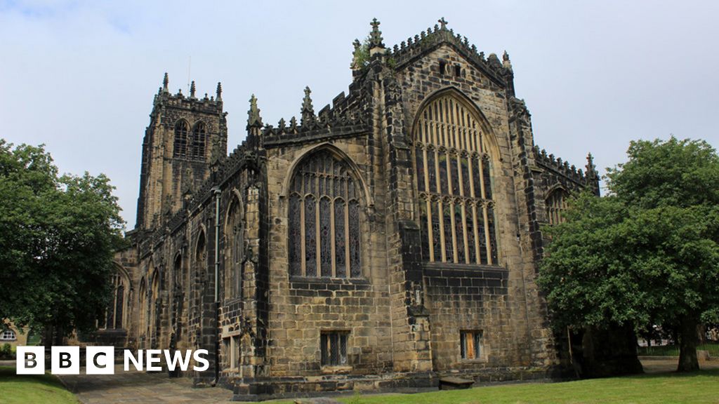 Halifax stone carving festival celebrates Yorkshire wildlife