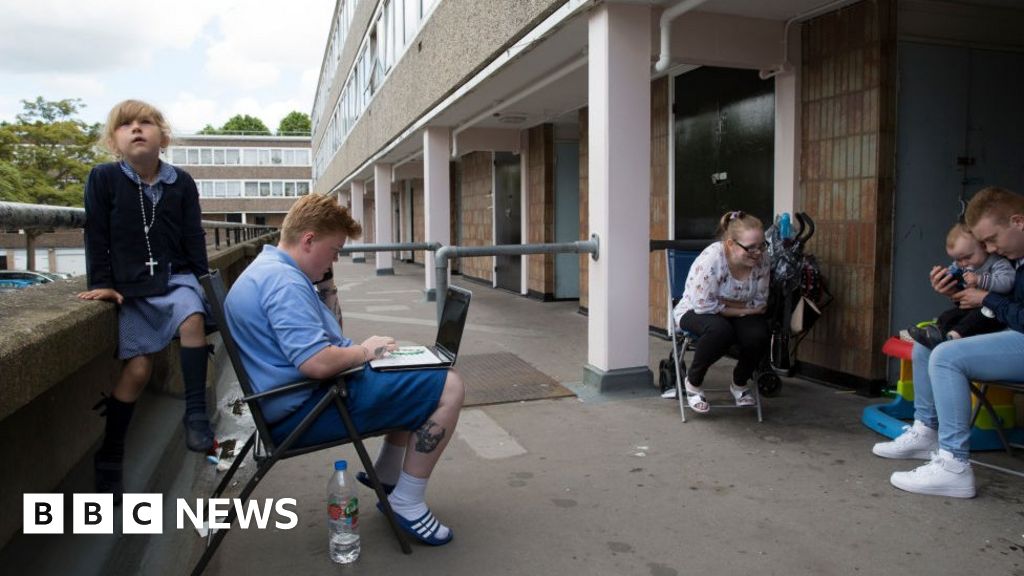 Social housing proposals 'to give tenants greater power' - BBC News
