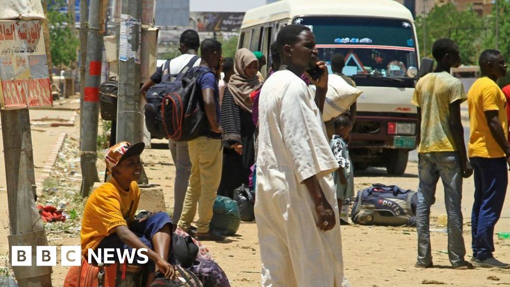 Sudan conflict: Residents flee capital Khartoum as fighting continues