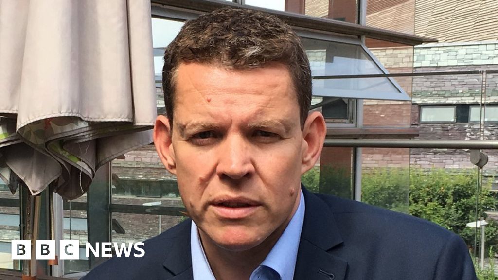 Vote Plaid Cymru to break with past, says leader