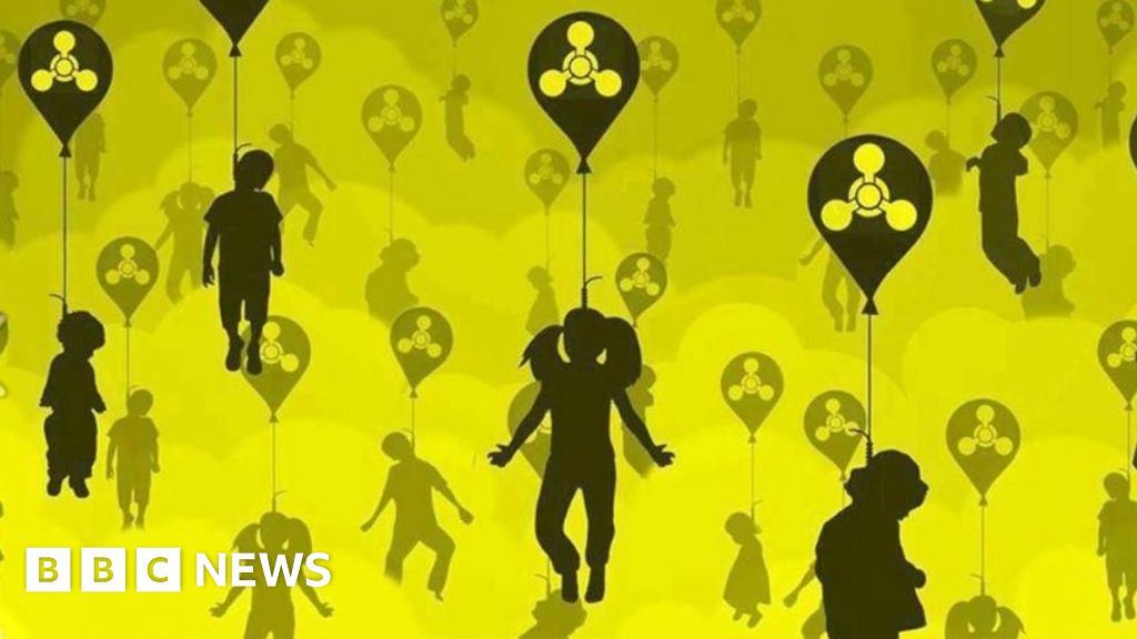 Syria 'chemical attack' prompts social media messages - BBC News
