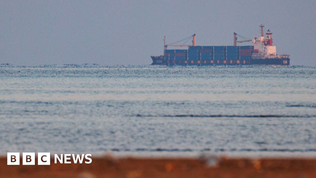 Perusahaan telekomunikasi mengatakan kabel data di Laut Merah terputus