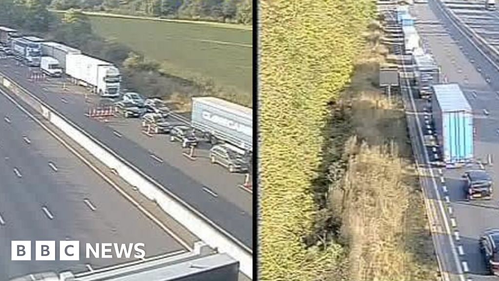 Car driver critical in M1 lorry crash in Leicestershire BBC News