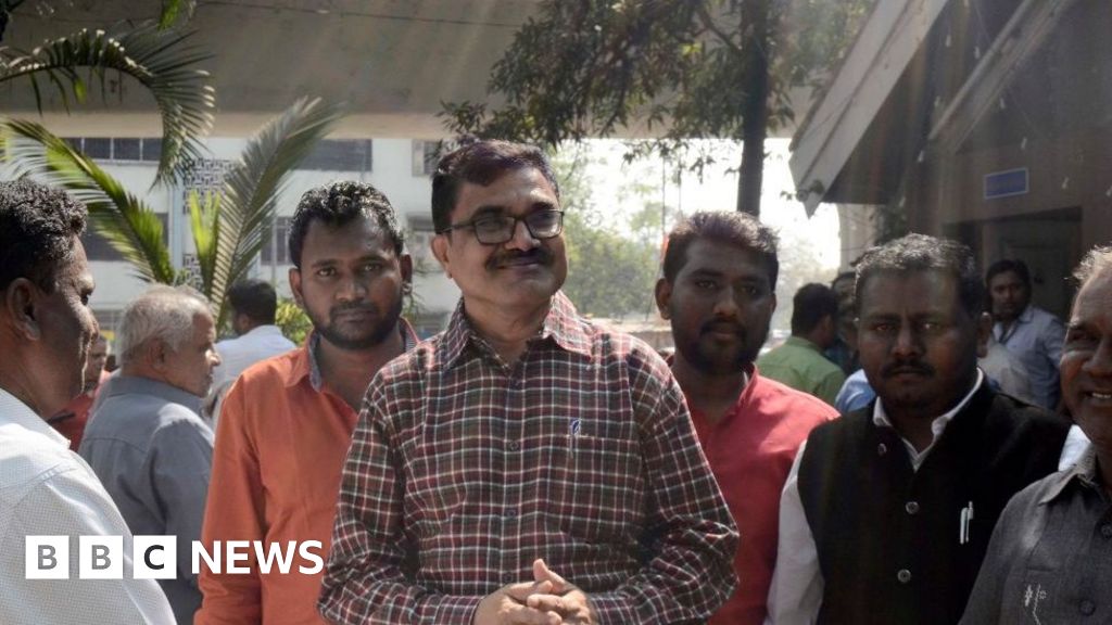 Anand Teltumbde: India activist surrenders over Bhima Koregaon violence charges thumbnail