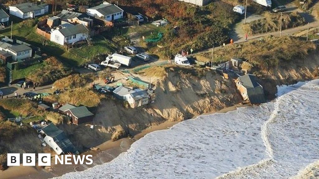 Surge-hit Hemsby worried about winter - BBC News