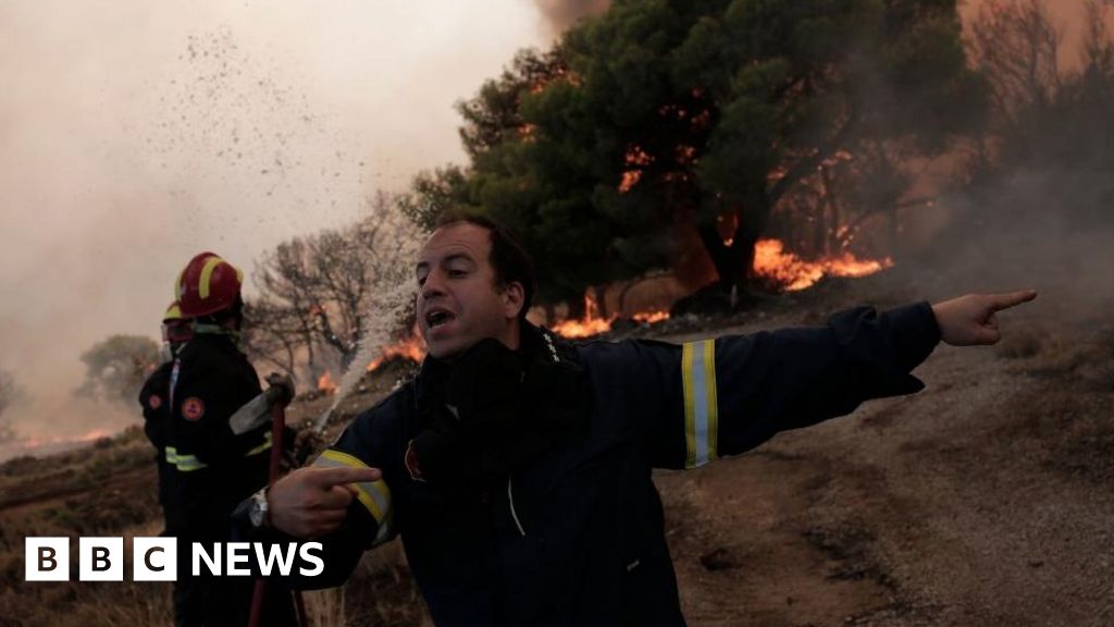 Гръцките пожари бушуват след трагедията с мигранти близо до границата