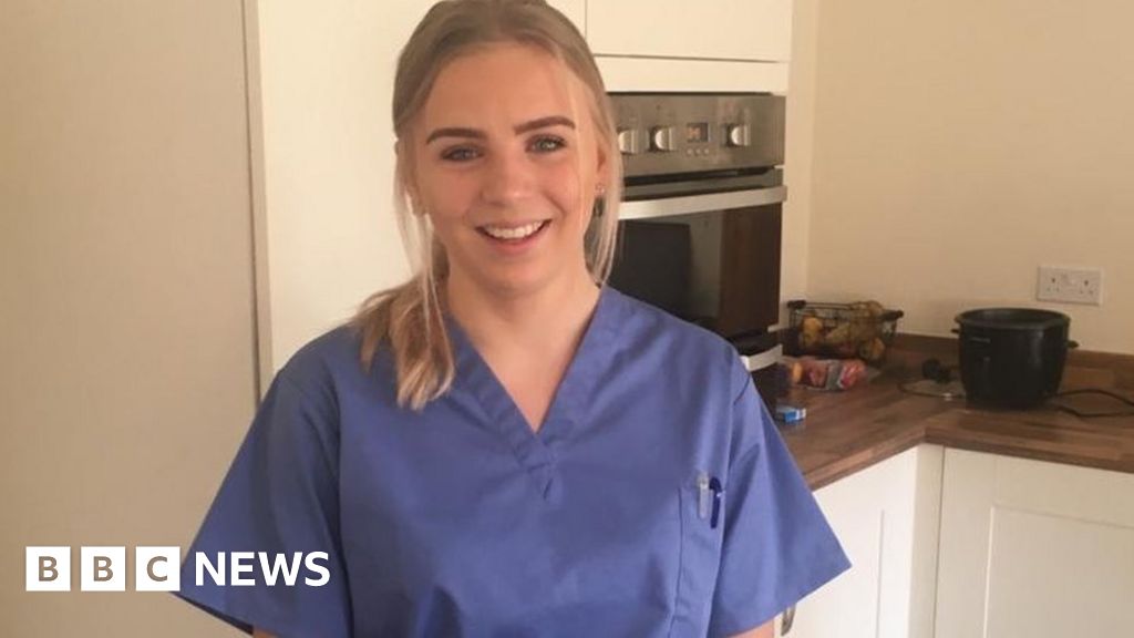 Coronavirus: Girl, 17, works at hospital after A-levels cancelled - BBC New