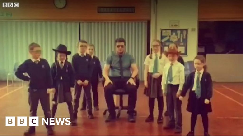 Tottington Primary School Teacher Learns The Floss Dance Craze Bbc News