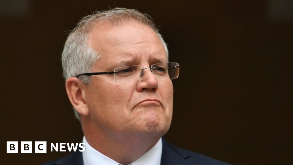 Australia fires: PM admits mistakes in handling of crisis