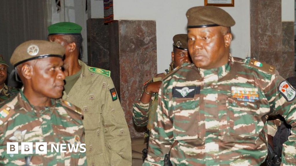 Военните хунти в Буркина Фасо и Мали заявиха, че всеки