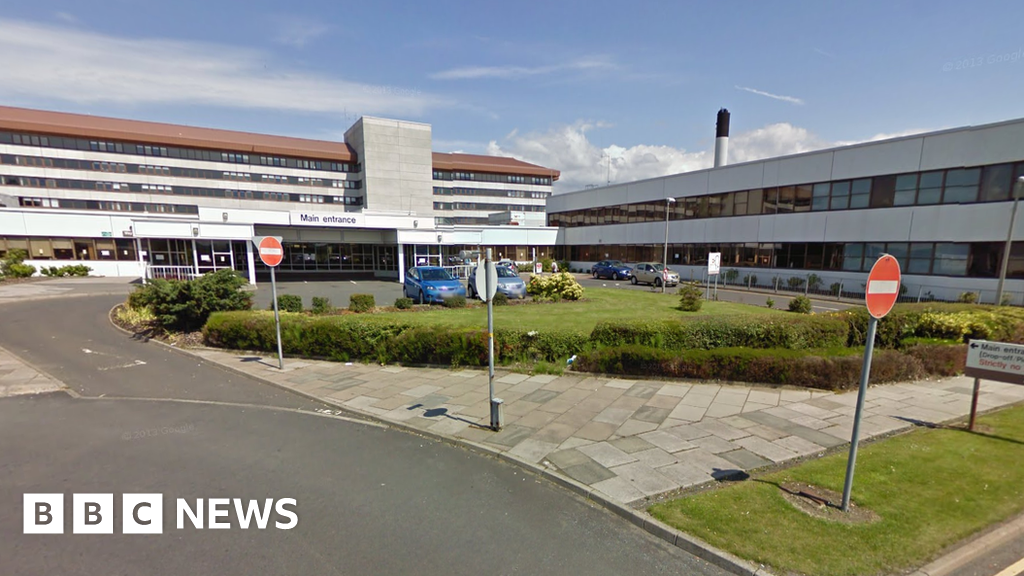 Inspection finds Crosshouse Hospital 'under pressure' - BBC News