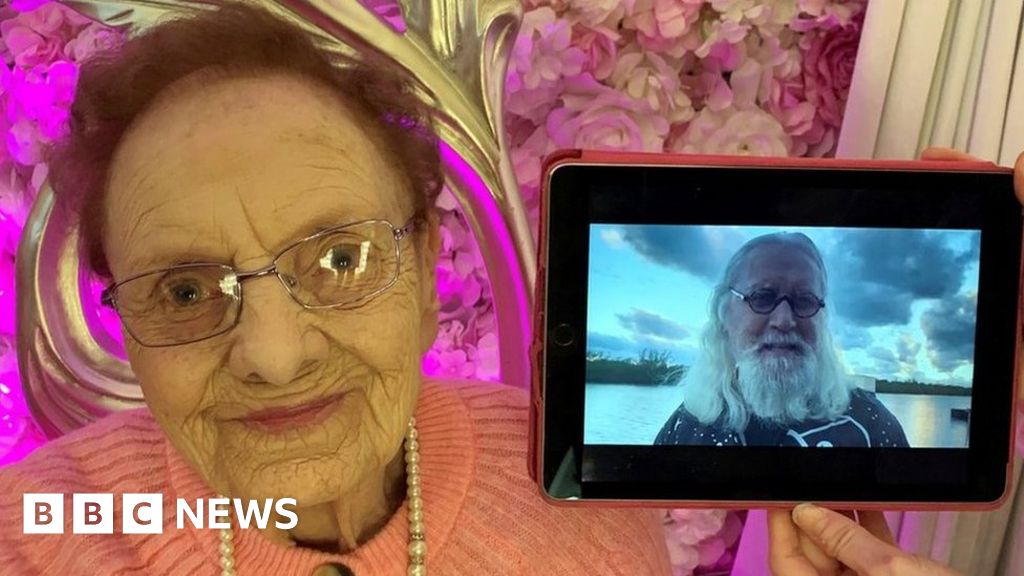 Thousands celebrate Edna's 101st after card appeal