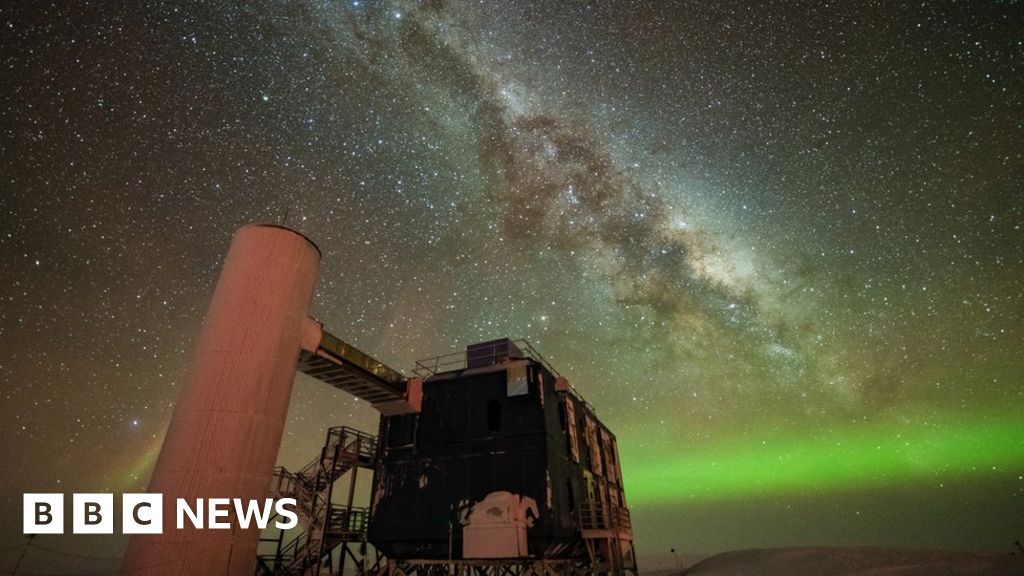 مجرة درب التبانة: مختبر جليدي يكشف عن “جسيمات الشبح”