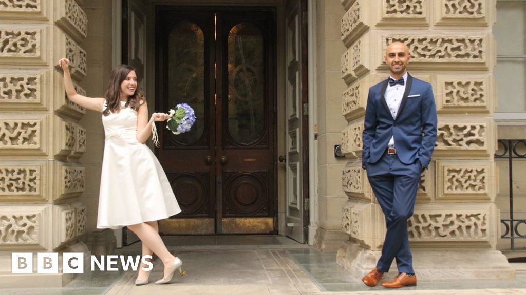Canadian couple cancels wedding to help Syrian refugees BBC News(00)