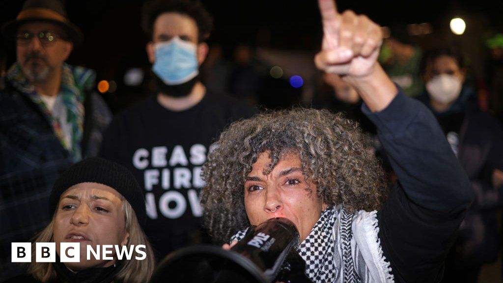 Ceasefire protest at Democrats’ national headquarters turns violent