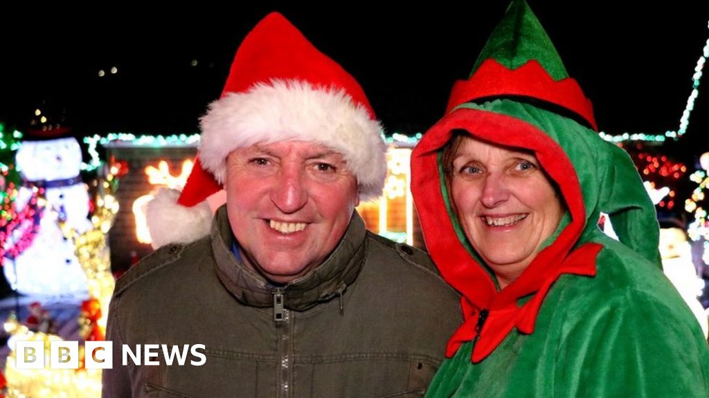 Christmas display raises thousands for transplant unit BBC News