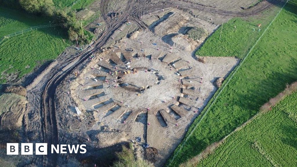 Dorset power cable scheme uncovers 6,000 years of history - BBC News
