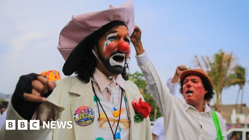 Mexico violence Clowns protest over Acapulco murder rate BBC News