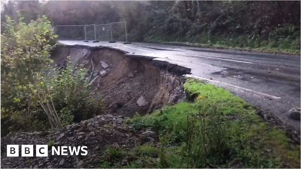 Storm Ciaran: Landslide closes road in Carmarthen - BBC News