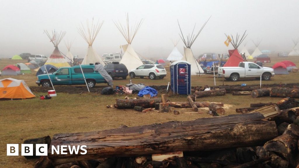 Riot Police Move In On North Dakota Pipeline Protesters Bbc News