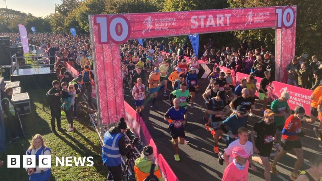 Yorkshire Marathon Thousands take part in York race BBC News