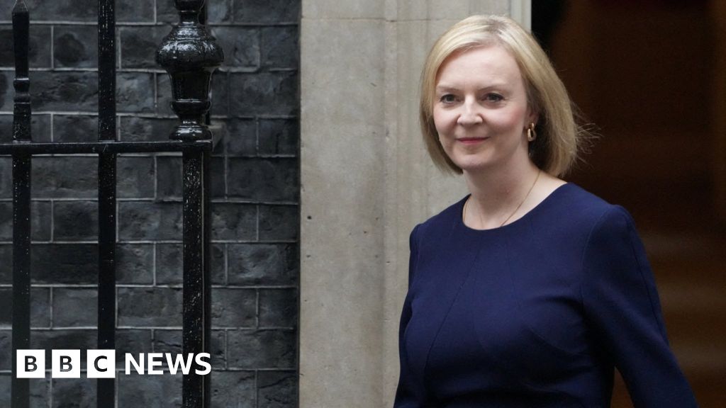 Truss Wrong To Say Energy Bills Capped At £2500 Bbc News 