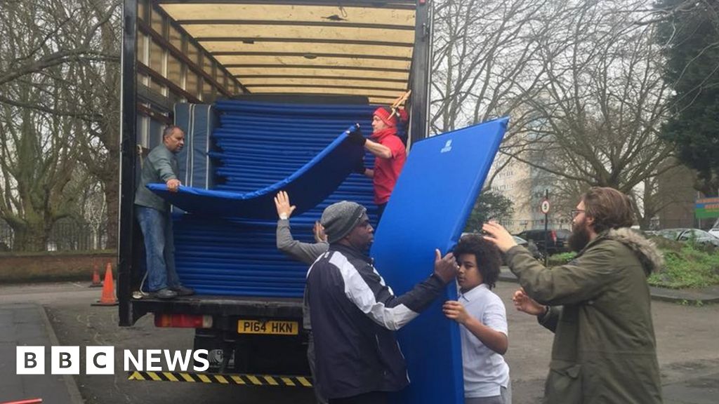 Volunteers open festive homeless shelter in Birmingham BBC News