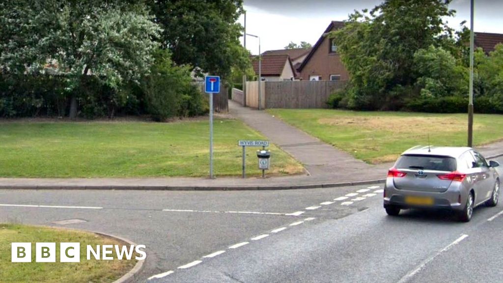 Police hunt two men after sex assault of girl in Dundee