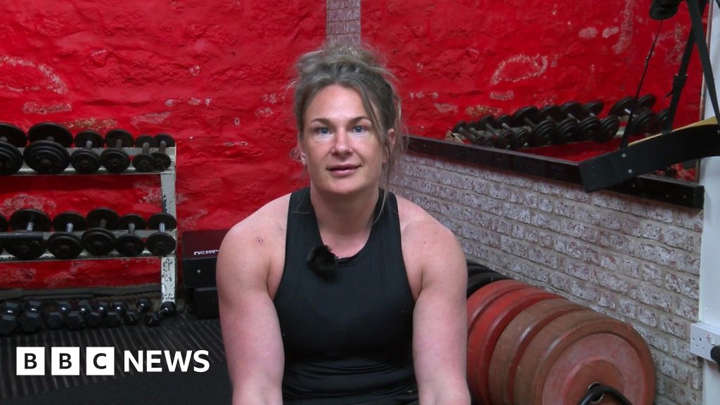 Newquay woman to compete in strongest woman competition - BBC News