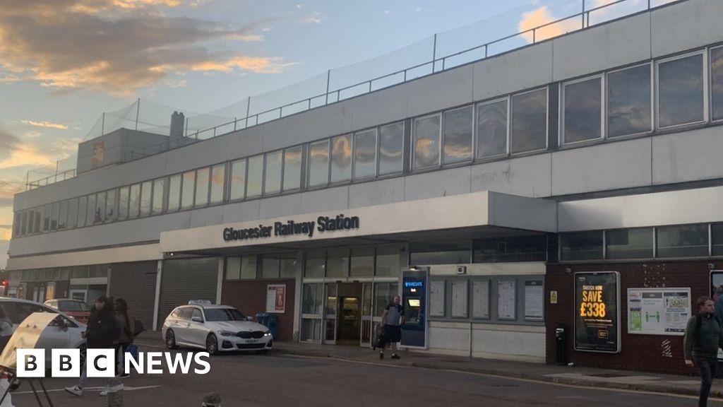 Gloucester councillors campaign to save railway ticket office BBC News